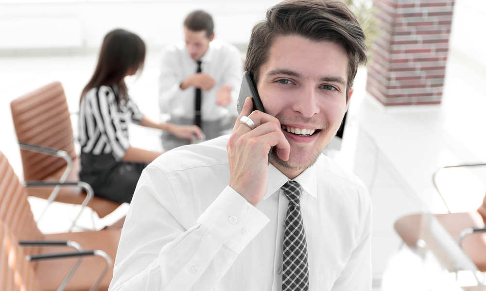 a recruiter on the phone; how to vet a market master recruiter in the construction market or construction industry
